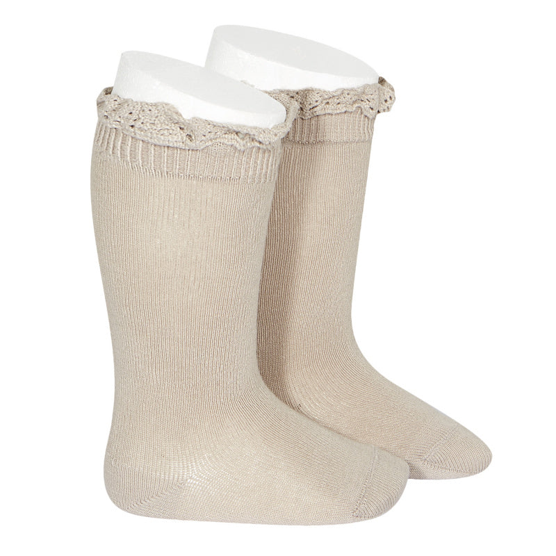 Calcetines Cóndor altos con puntilla - Piedra