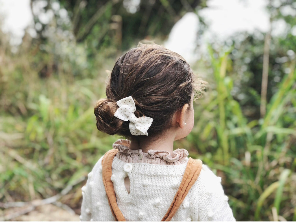 Margarita mediana - Blanca puntos Lila