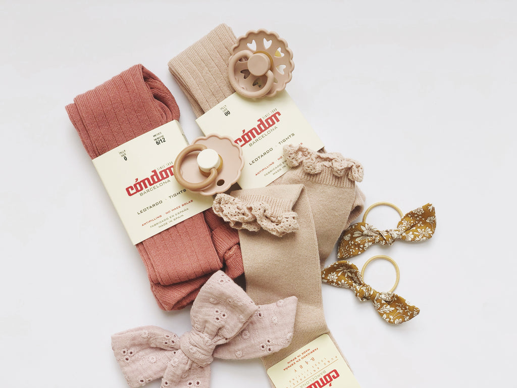 Orejita de oso - Mostaza flores blancas