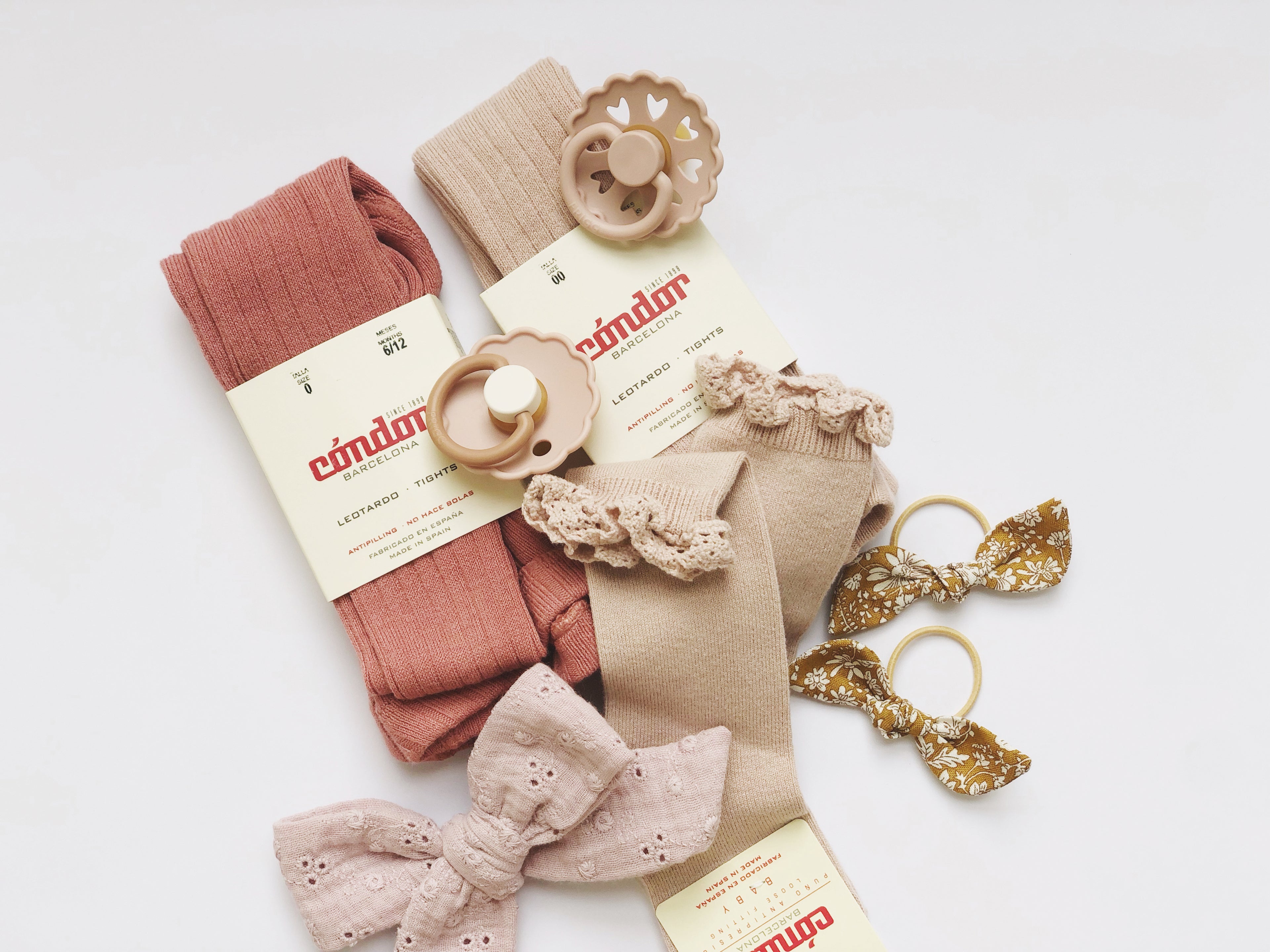 Orejita de oso - Mostaza flores blancas