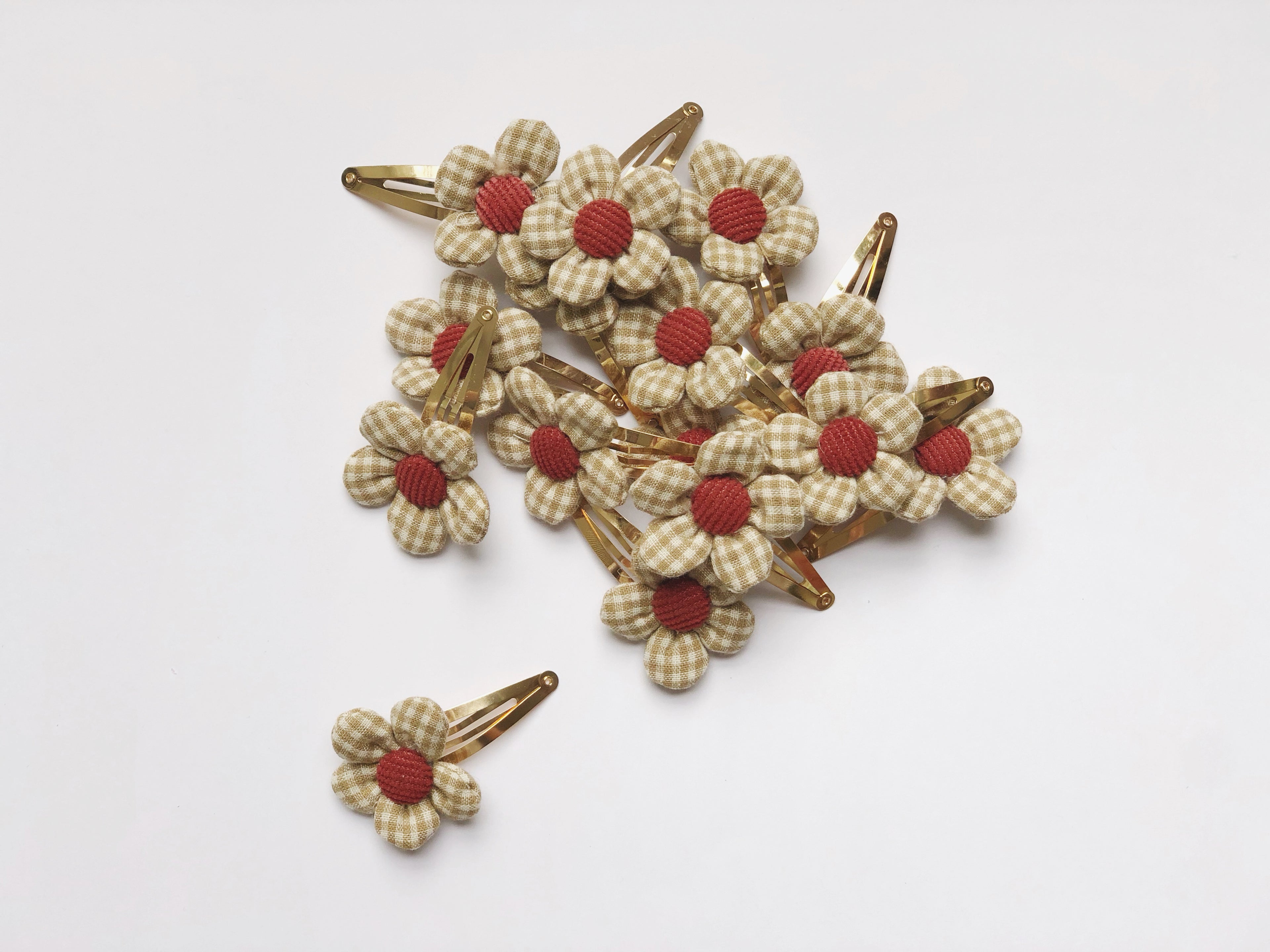 Clip Margarita - cuadrille Beige