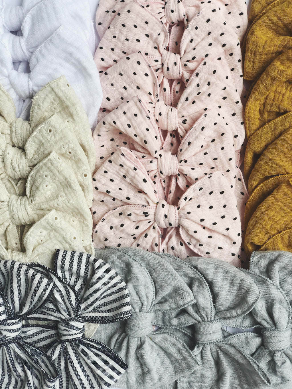 Magnolia - Gasa rosa bebe puntitos negros