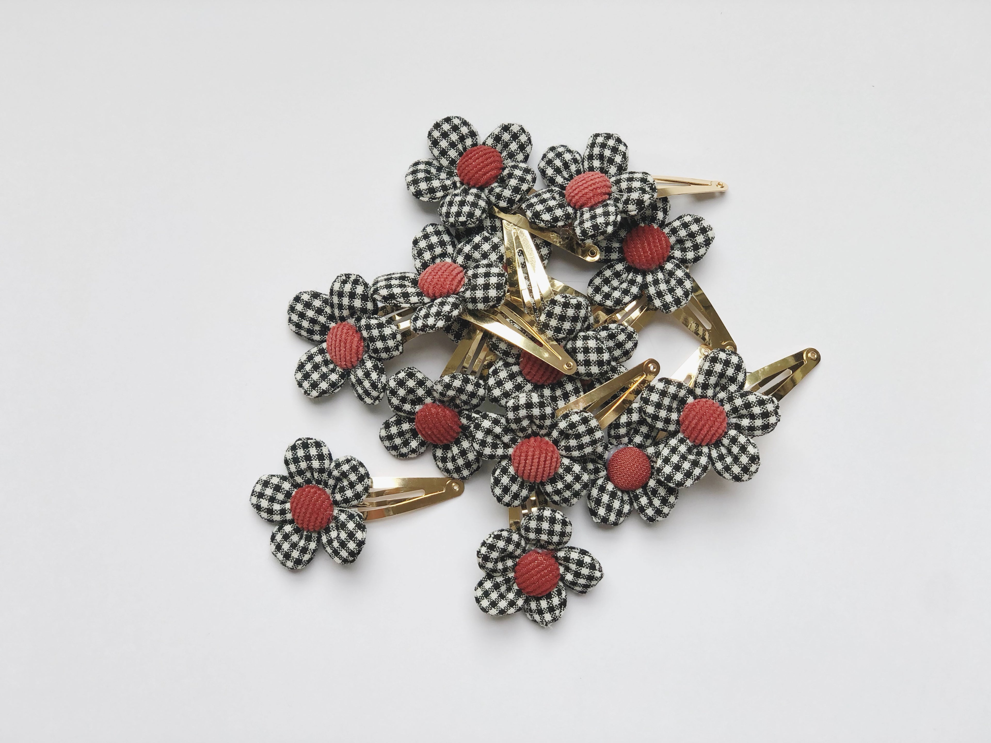 Clip Margarita - Cuadrille negro