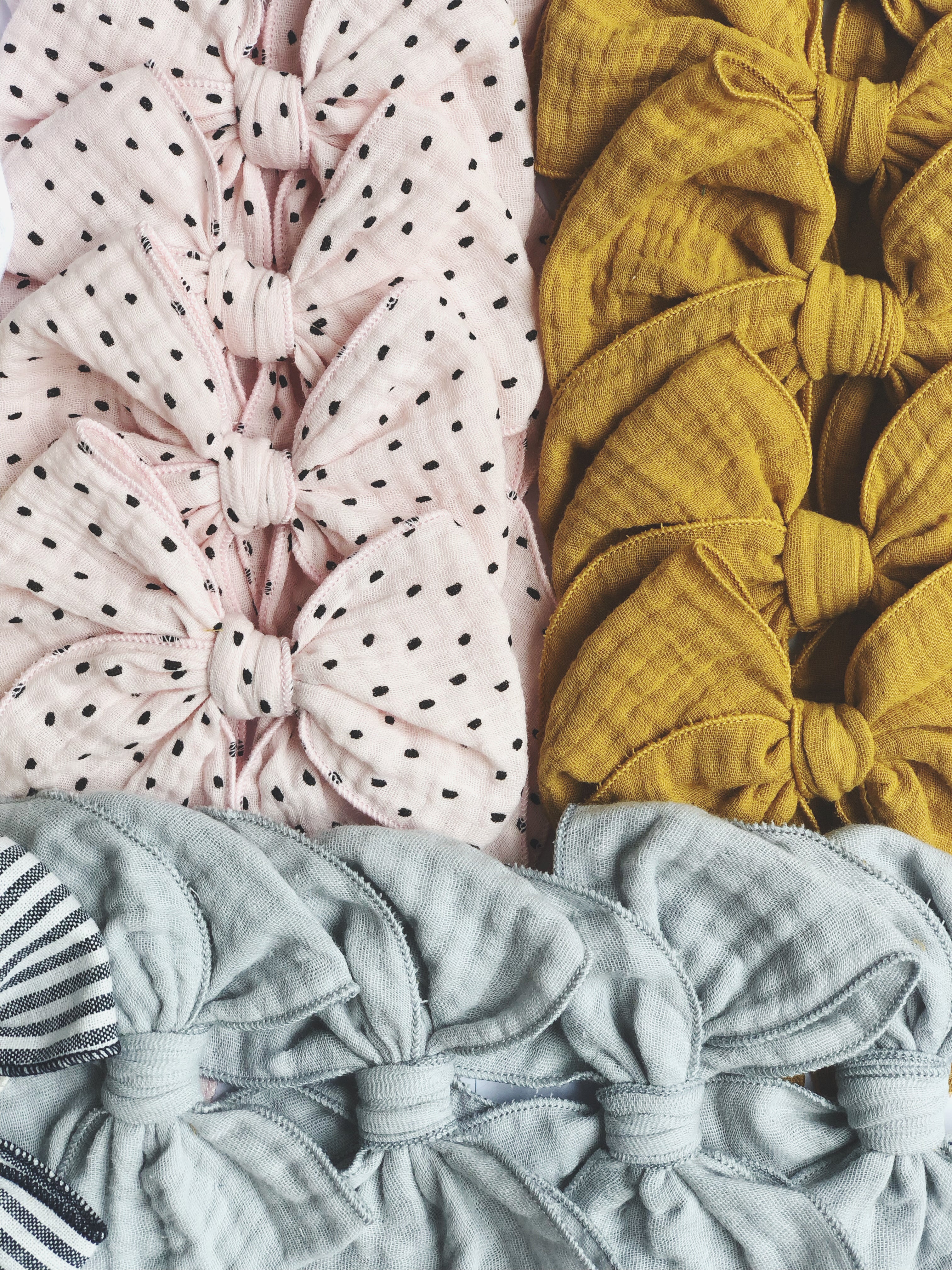 Magnolia - Gasa rosa bebe puntitos negros